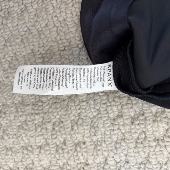 NWOT Spanx dressy shorts - Picture 3 of 3